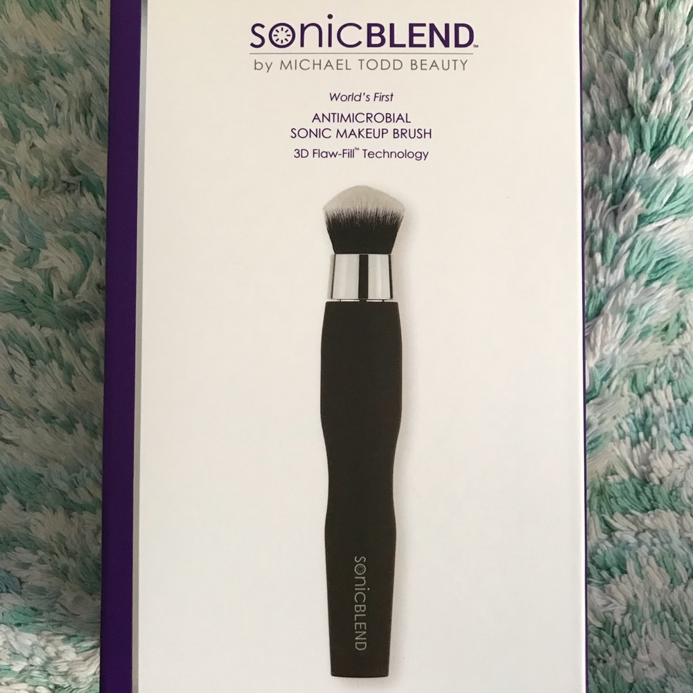Sonic blend makeup brush by Michael Todd beauty